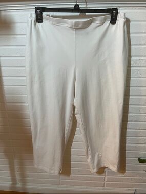 Women’s Cream Pull-On Crop Pants - Soft Stretch Knit